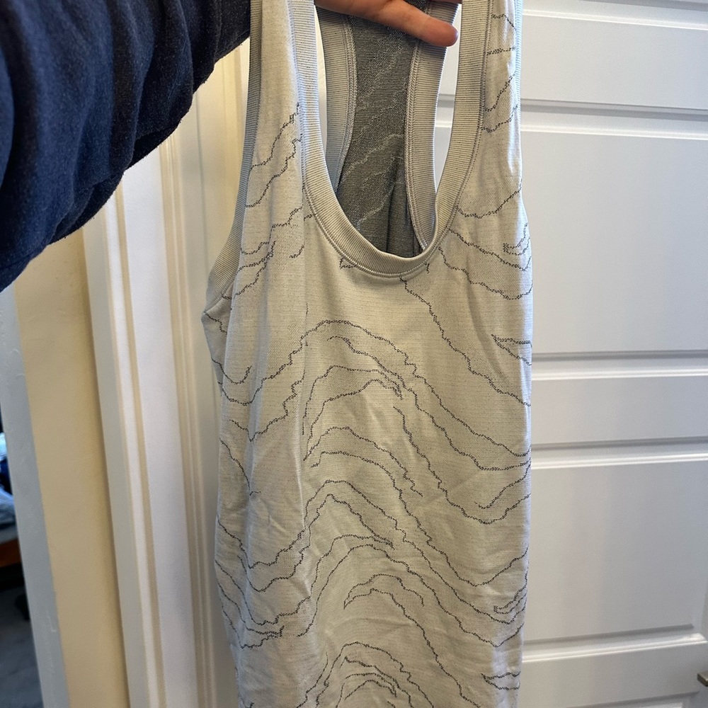 Athleta Momentum Tank- size m